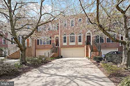 2804 Thaxton Ln Oakton, VA 22124