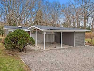 4325 Derry Rd Bloomfield Twp, MI 48302