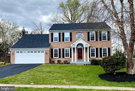 2328 Lakeshire Dr Alexandria, VA 22308