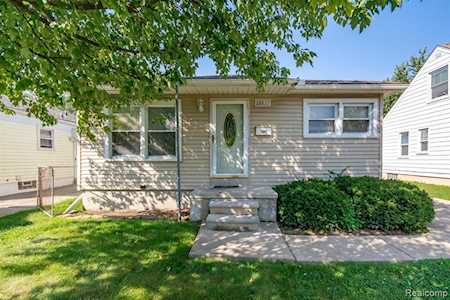 22517 Gascony Ave Eastpointe, MI 48021