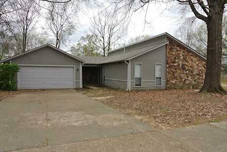 6105 Shade Tree Dr Bartlett, TN 38134