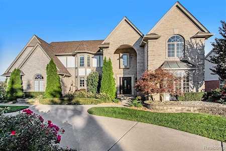 6798 Crestview Dr Troy, MI 48098
