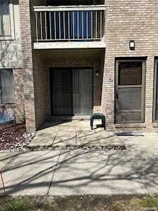 34790 W 8 Mile Rd Apt 4 Farmington Hills, MI 48335