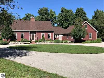 3750 W Glen Lake Highlands Drive Maple City, MI 49664