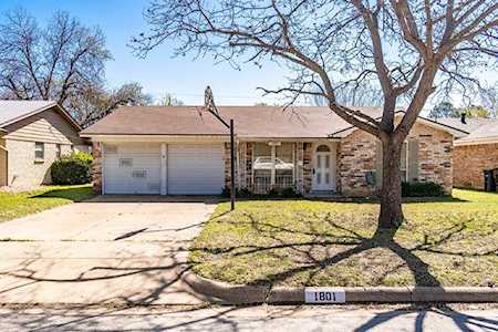1801 Pamela Lane Fort Worth, TX 76112