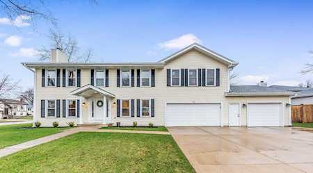 111 S River Rd Naperville, IL 60540