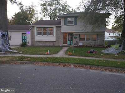 308 Manor Ct Riverton, NJ 08077