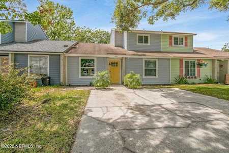 621 Aquatic Dr Atlantic Beach, FL 32233