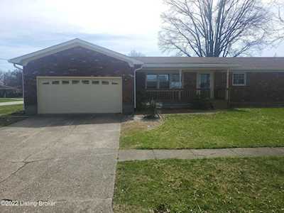 1 Bella Ct Louisville, KY 40216