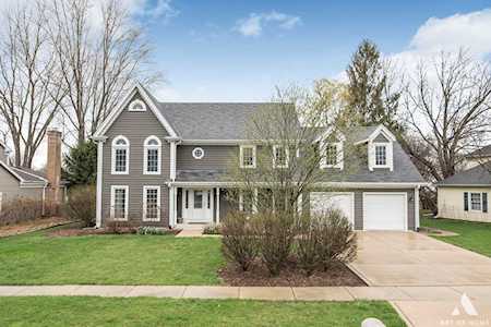 2044 Greensboro Dr Wheaton, IL 60189