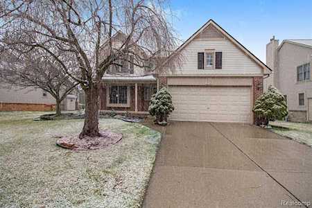 42940 Sandstone Dr Novi, MI 48377