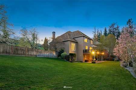2016 277th Ave SE Sammamish, WA 98075