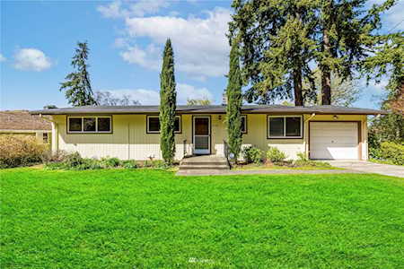 8124 NE 157th St Kenmore, WA 98028