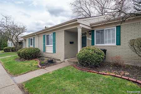 26177 Franklin Pointe Dr Southfield, MI 48034