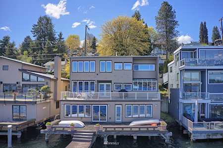 9852 Rainier Ave S Seattle, WA 98118