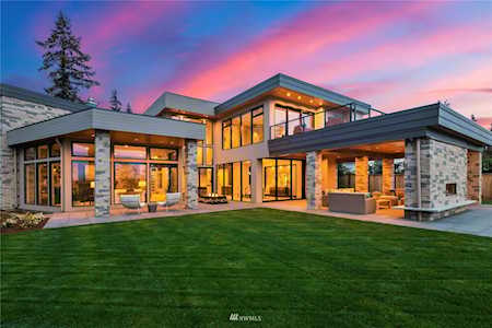 3235 95th Place NE Clyde Hill, WA 98004