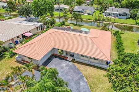 8902 NW 2nd St Coral Springs, FL 33071