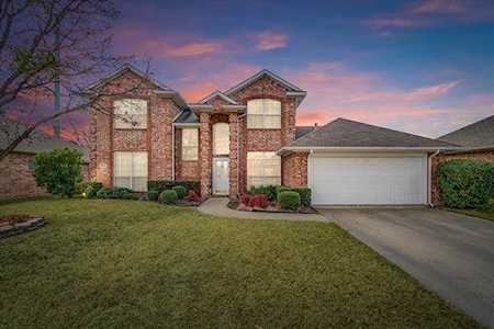 2713 Crystal Glenn Circle Hurst, TX 76054