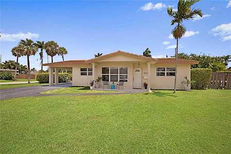5040 NE 22nd Ave Lighthouse Point, FL 33064