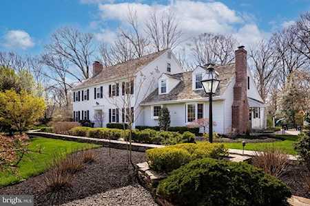 932 Fernwood Rd Moorestown, NJ 08057
