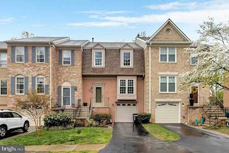 7851 Painted Daisy Dr Springfield, VA 22152