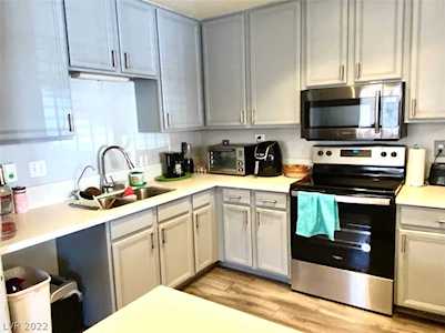 4424 Halbert Ave Las Vegas, NV 89110
