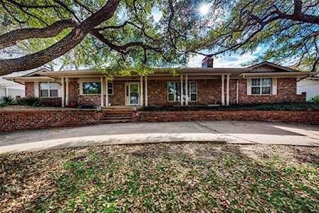 5804 Diamond Oaks Drive N Haltom City, TX 76117