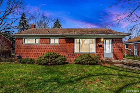 9333 Harrison St Livonia, MI 48150