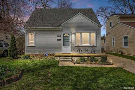 12031 Cardwell St Livonia, MI 48150