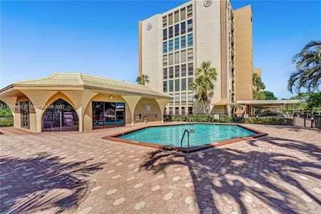 1627 NE Riverview Rd #615 Deerfield Beach, FL 33441