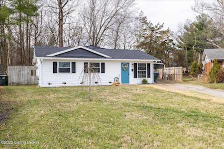 9802 Chambers Cir Louisville, KY 40299