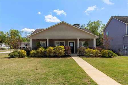 2209 Cobblestone Dr Opelika, AL 36804