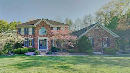 5 Holloway Dr Lake St Louis, MO 63367