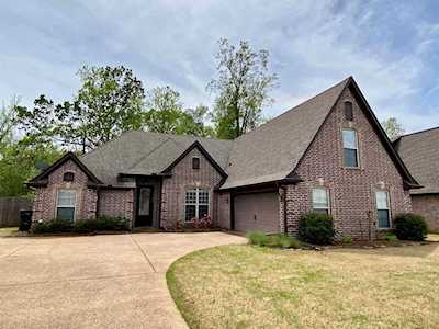300 Running Brook Ln Oakland, TN 38060