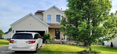 2102 Cherrywood Dr La Grange, KY 40031