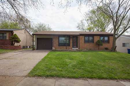 2842 Foxwood Dr Maryland Heights, MO 63043