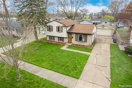 218 S Marie St Westland, MI 48186