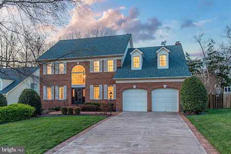 6102 Woodland Stream Dr Alexandria, VA 22310