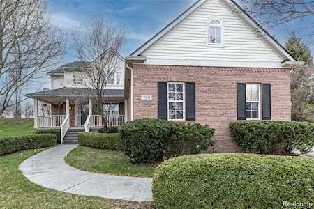 726 Elmwood Ct Rochester Hills, MI 48307