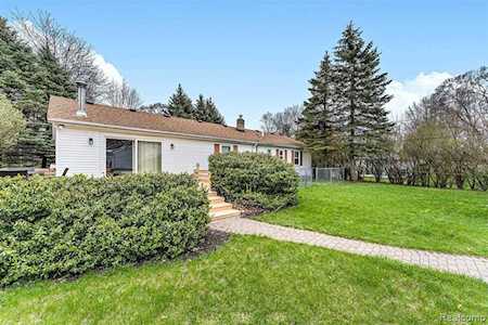 2320 Emmons Ave Rochester Hills, MI 48307
