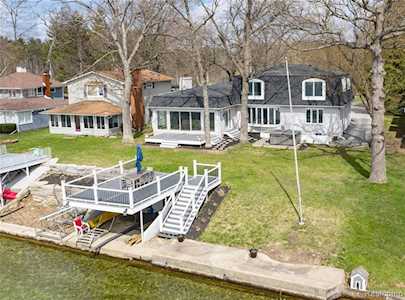 13278 Lakeside Lndg Fenton Twp, MI 48430