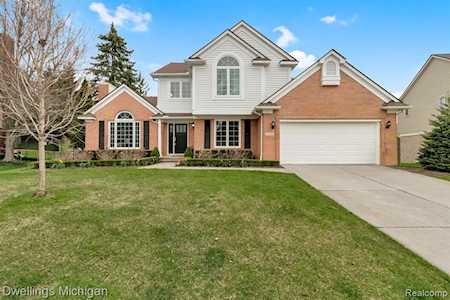45728 Irvine Dr Novi, MI 48374