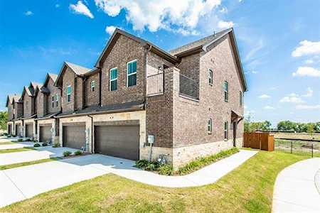 4825 Oak Creek Drive Sachse, TX 75048