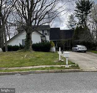 8 Coach Ln E Mount Laurel, NJ 08054