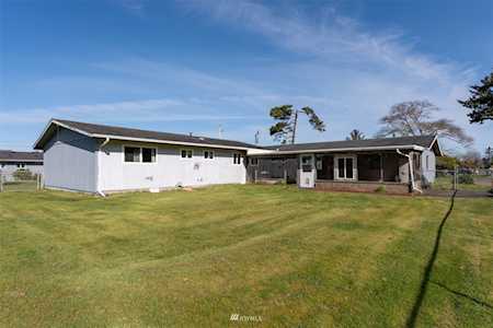 205 18th St SE Seaview, WA 98631