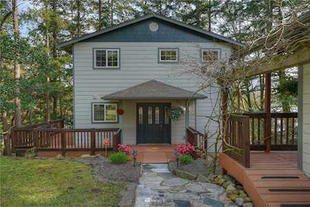 17237 Lakepoint Dr SE Yelm, WA 98597
