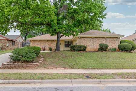 2406 Nettle Lane Euless, TX 76039