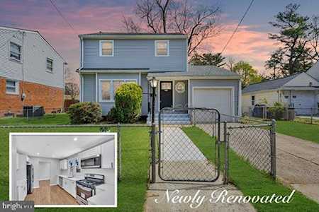 111 Charles Rd Magnolia, NJ 08049