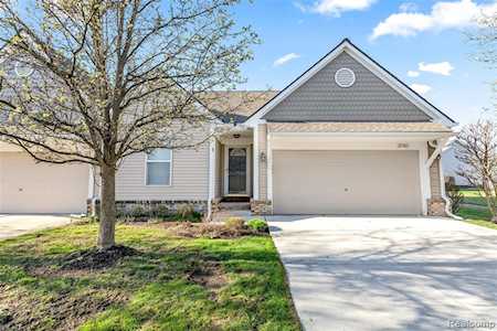 29782 Palmer Ct Farmington Hills, MI 48336