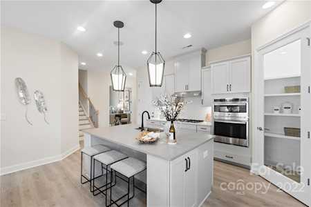 17133 Sand Bank Rd Charlotte, NC 28278
